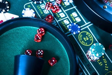 Cascading symbols and winning combinations in Lucky Neko